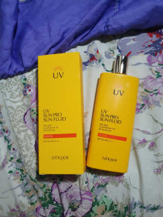 네이처컬렉션 이자녹스 UV 선 프로 365 익스트림 선 플루이드 100ml — 4점을 준 리뷰어가 2020년 5월 올린 사용 사진