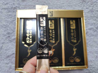 헬스업_천명진프리미엄홍삼스틱_10ml x 30포 — 5점을 준 리뷰어가 2020년 10월 올린 사용 사진