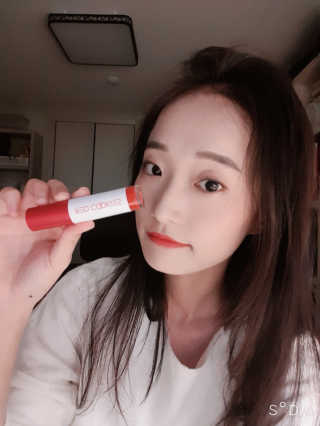 레드쿠키 브라우니 벨벳 립 틴트 — 4점을 준 리뷰어가 2020년 5월 올린 사용 사진