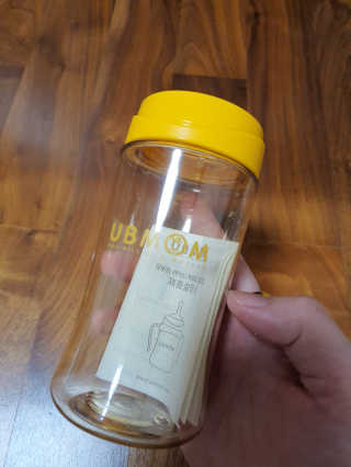 유비맘 PPSU 젖병 노꼭지_260ml_컬러 랜덤 발송 — 5점을 준 리뷰어가 2020년 10월 올린 사용 사진