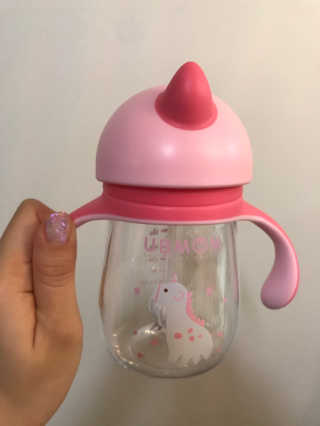 유비맘 트라이탄 코니빨대컵_컬러 랜덤 발송 — 5점을 준 리뷰어가 2020년 6월 올린 사용 사진