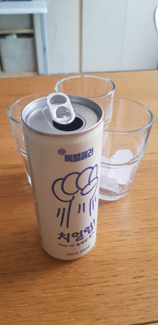 일화 No 슈가0Kcal 스테비아 톡별콜라 콤보팩 250mlX30 캔 — 4점을 준 리뷰어가 2020년 7월 올린 사용 사진