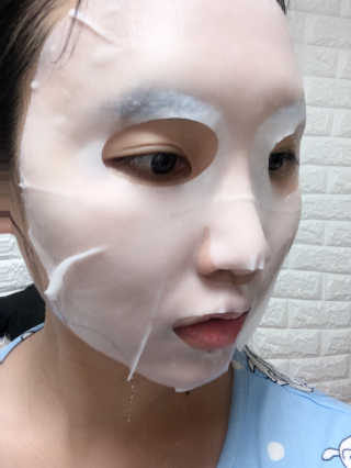 바이오믹 BIOMEEK SENSIMETIC SOOTHING MASK.S — 5점을 준 리뷰어가 2020년 6월 올린 사용 사진
