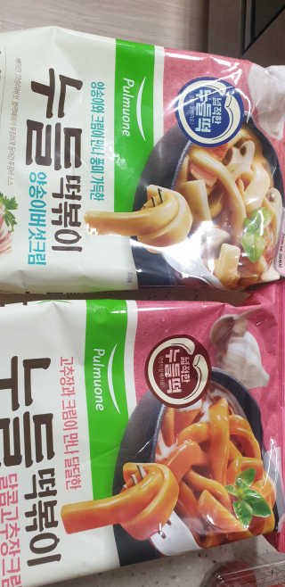 [풀무원] 달콤고추장크림, 양송이버섯크림 누들떡볶이 — 5점을 준 리뷰어가 2020년 5월 올린 사용 사진