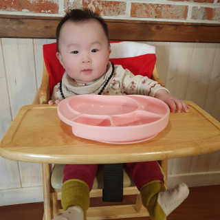유비맘 캐릭터 실리콘 흡착 식판_색상 랜덤발송 — 5점을 준 리뷰어가 2020년 4월 올린 사용 사진