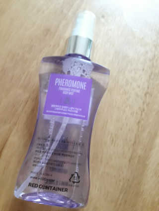 레드컨테이너 페로몬향 퍼퓸 바디미스트 80ml — 5점을 준 리뷰어가 2020년 4월 올린 사용 사진