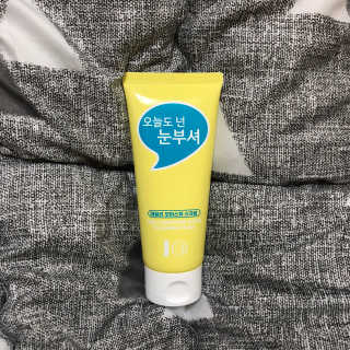 IO 아이오 오늘도 넌 눈부셔 - 데일리 스크럽 클렌징폼 — 4점을 준 리뷰어가 2020년 10월 올린 사용 사진