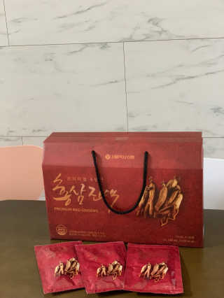 서울약사신협_프리미엄 6년근 홍삼진액_70mlx30포 — 5점을 준 리뷰어가 2020년 7월 올린 사용 사진