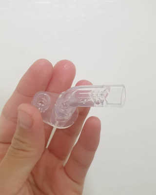 유비맘 트라이탄 코니빨대컵_컬러 랜덤 발송 — 4점을 준 리뷰어가 2020년 11월 올린 사용 사진