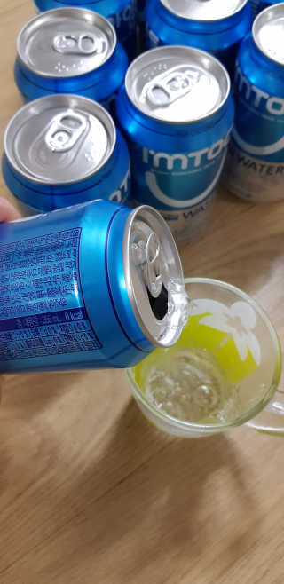 일화 아임톡 탄산수 355ml X 24캔 — 5점을 준 리뷰어가 2020년 4월 올린 사용 사진