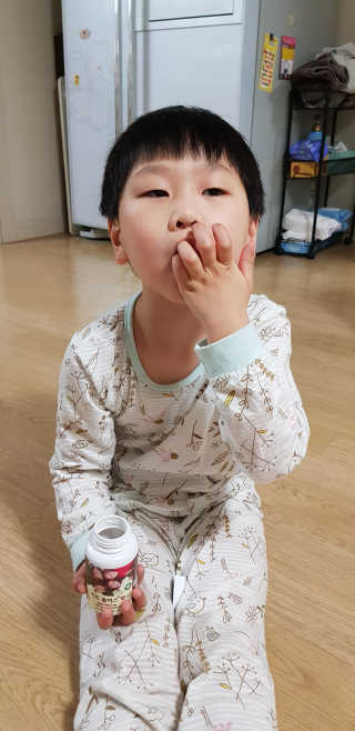 비타맘 키즈플러스업 성장기 어린이 멀티비타민미네랄 120정 — 5점을 준 리뷰어가 2020년 5월 올린 사용 사진