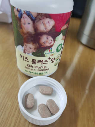 비타맘 키즈플러스업 성장기 어린이 멀티비타민미네랄 120정 — 4점을 준 리뷰어가 2020년 5월 올린 사용 사진