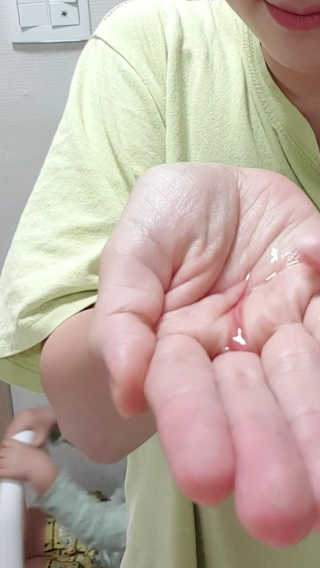 어글리프루프 에센스 스탑디어글리 레드모먼트 에센스 120ml — 5점을 준 리뷰어가 2020년 10월 올린 사용 사진