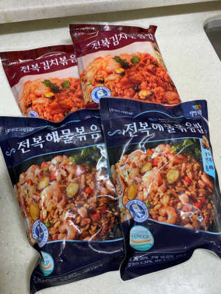바다는다웰빙이다 전복해물볶음밥/전복김치볶음밥 250g-4봉지 — 4.5점을 준 리뷰어가 2020년 8월 올린 사용 사진