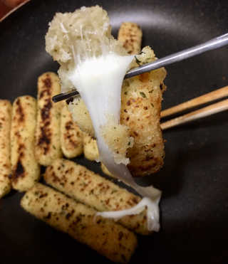 가치식탁 리얼치즈스틱, 리얼크림치즈볼 — 5점을 준 리뷰어가 2020년 8월 올린 사용 사진