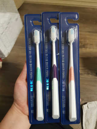 대웅제약 [덴티가드랩] 그립핏 칫솔 1세트 + 마스터 치약 1개 — 5점을 준 리뷰어가 2020년 7월 올린 사용 사진
