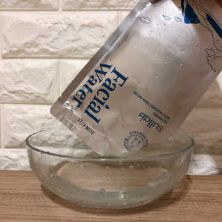 [설랩] 클렌징워터 세안수 500ml x 6팩 — 3점을 준 리뷰어가 2020년 10월 올린 사용 사진