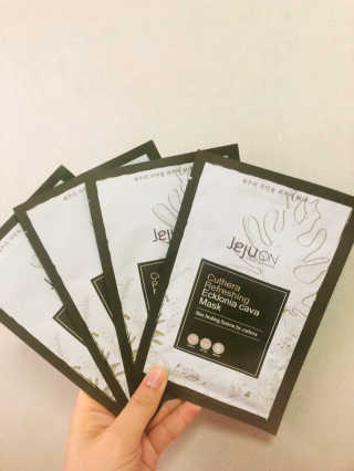 바르는콜라겐 하이온 제주바다보배 슬리핑마스크 100mL — 5점을 준 리뷰어가 2020년 5월 올린 사용 사진