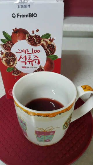 프롬바이오 오직 석류만 [그대로100 석류즙] 하루 1포로 건강하게 — 5점을 준 리뷰어가 2020년 4월 올린 사용 사진