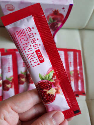 헬스업_쁘띠쁘띠석류콜라겐젤리_20g x 14포 — 5점을 준 리뷰어가 2020년 7월 올린 사용 사진