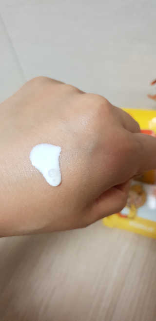 아토팜 야외놀이 선밀크 SPF50+ PA+++ — 5점을 준 리뷰어가 2020년 5월 올린 사용 사진