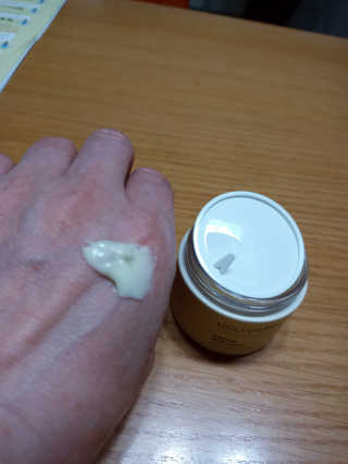 어글리프루프 크림 바이어글리 하이드레이션 샤워 50ml — 5점을 준 리뷰어가 2020년 12월 올린 사용 사진