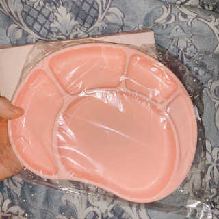 유비맘 캐릭터 실리콘 흡착 식판_색상 랜덤발송 — 5점을 준 리뷰어가 2020년 4월 올린 사용 사진