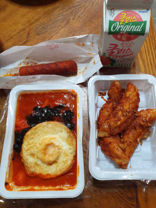 죠스떡볶이 [죠스푸드] 짜빠떡볶이+떡또그+범벅만두 신메뉴 3종 — 1점을 준 리뷰어가 2020년 4월 올린 사용 사진