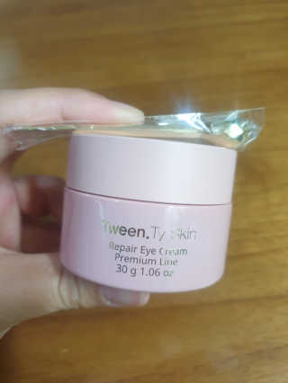 Tween.Ty Skin 트웬티스킨 리페어 아이크림 프리미엄 라인 — 4점을 준 리뷰어가 2020년 10월 올린 사용 사진