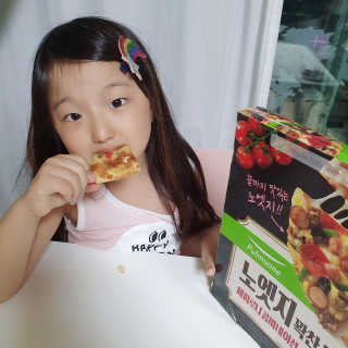 [풀무원] 노엣지 꽉찬토핑 피자 3종 — 5점을 준 리뷰어가 2020년 8월 올린 사용 사진