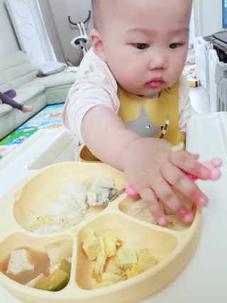 유비맘 캐릭터 실리콘 흡착 식판_색상 랜덤발송 — 5점을 준 리뷰어가 2020년 10월 올린 사용 사진