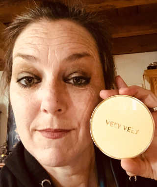 VELY VELY 아우라 허니 글로우 쿠션 — 5점을 준 리뷰어가 2020년 4월 올린 사용 사진
