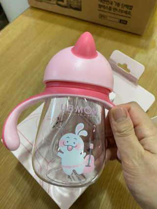 유비맘 트라이탄 코니빨대컵_컬러 랜덤 발송 — 5점을 준 리뷰어가 2020년 9월 올린 사용 사진