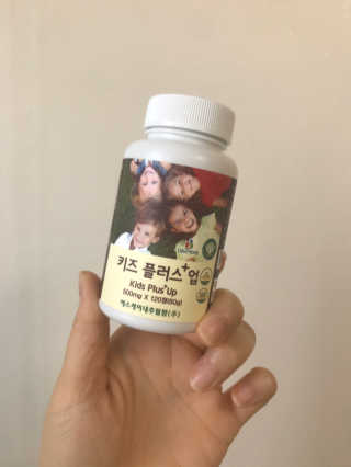 비타맘 키즈플러스업 성장기 어린이 멀티비타민미네랄 120정 — 5점을 준 리뷰어가 2020년 6월 올린 사용 사진