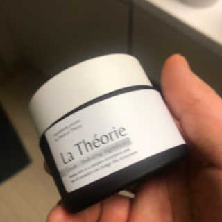 La Theorie Hydrating Ingredients | 하이드레이팅 인그레이디언츠 — 5점을 준 리뷰어가 2020년 5월 올린 사용 사진