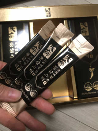 헬스업_천명진프리미엄홍삼스틱_10ml x 30포 — 5점을 준 리뷰어가 2020년 10월 올린 사용 사진