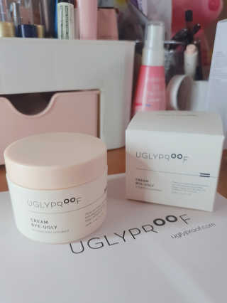 어글리프루프 크림 바이어글리 하이드레이션 샤워 50ml — 5점을 준 리뷰어가 2020년 11월 올린 사용 사진