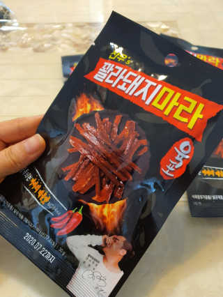 꽐라돼지마라육포 임박특가 꽐라돼지마라 직화육포 30g x 10팩 — 5점을 준 리뷰어가 2020년 5월 올린 사용 사진