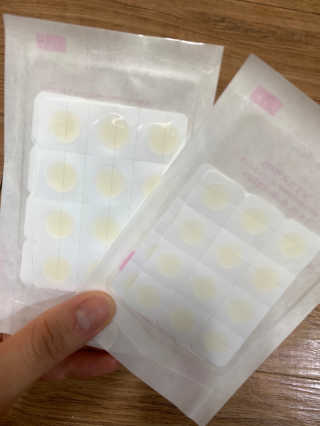 엘라밴드 하이드로 도트 스팟패치 12mm, 10mm — 4점을 준 리뷰어가 2020년 8월 올린 사용 사진