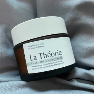 La Theorie Hydrating Ingredients | 하이드레이팅 인그레이디언츠 — 3점을 준 리뷰어가 2020년 5월 올린 사용 사진