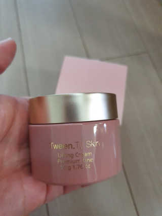 Tween.Ty Skin 트웬티스킨 리프팅 크림 프리미엄 라인 — 4점을 준 리뷰어가 2020년 9월 올린 사용 사진
