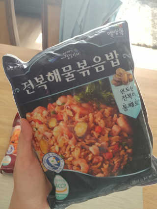 바다는다웰빙이다 전복해물볶음밥/전복김치볶음밥 250g-4봉지 — 4점을 준 리뷰어가 2020년 10월 올린 사용 사진