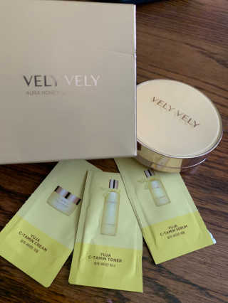 VELY VELY 아우라 허니 글로우 쿠션 — 5점을 준 리뷰어가 2020년 4월 올린 사용 사진
