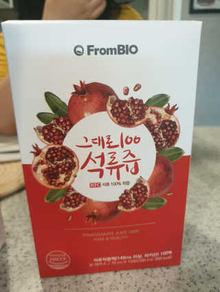 프롬바이오 오직 석류만 [그대로100 석류즙] 하루 1포로 건강하게 — 4점을 준 리뷰어가 2020년 4월 올린 사용 사진