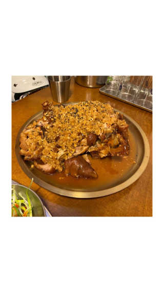 [동네맛집족발] 4개 족발 중 택1 — 1점을 준 리뷰어가 2020년 4월 올린 사용 사진