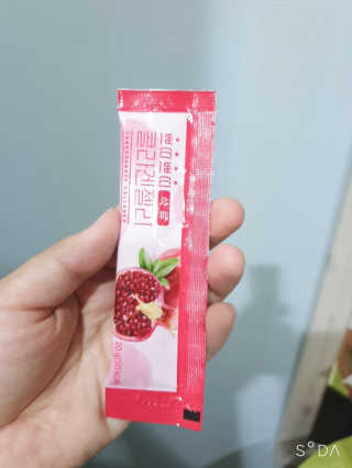 헬스업_쁘띠쁘띠석류콜라겐젤리_20g x 14포 — 5점을 준 리뷰어가 2020년 8월 올린 사용 사진