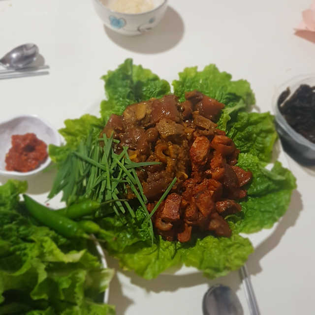 쿡스딜리 매콤족발+커리족발+무김치+마늘소스 리뷰 사진
