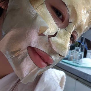 비앤비지 코스메틱 비앤비지 비타 칵테일 호일 마스크 — 5점을 준 리뷰어가 2020년 4월 올린 사용 사진