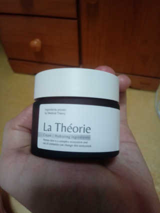 La Theorie Hydrating Ingredients | 하이드레이팅 인그레이디언츠 — 5점을 준 리뷰어가 2020년 4월 올린 사용 사진