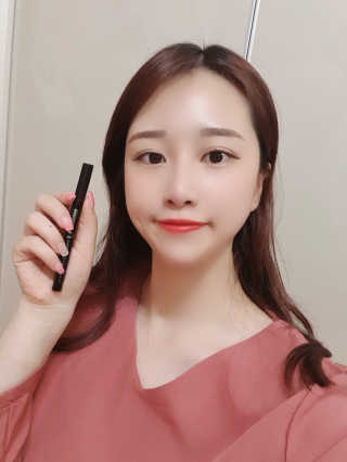 뷰티움얼티밋아이라이너 비비드 블랙 — 5점을 준 리뷰어가 2020년 5월 올린 사용 사진